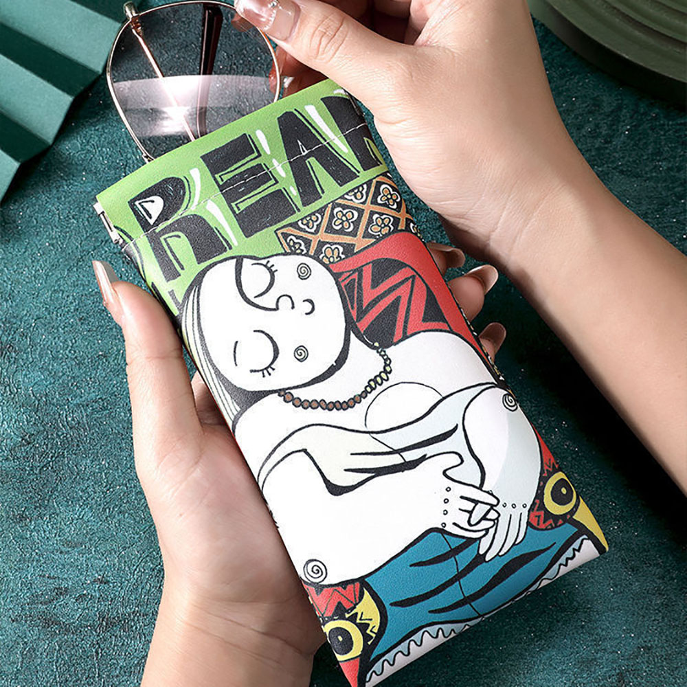 حافظة نظارات شمسية كرتونية من  - مراجعة Travel Accessories Pouch For Men وسعره